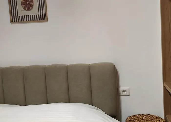 New Bazaar Retreat 1 *